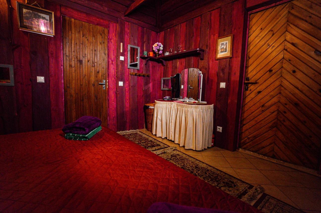 Hotel Viesu Nams Melnsils Esterno foto